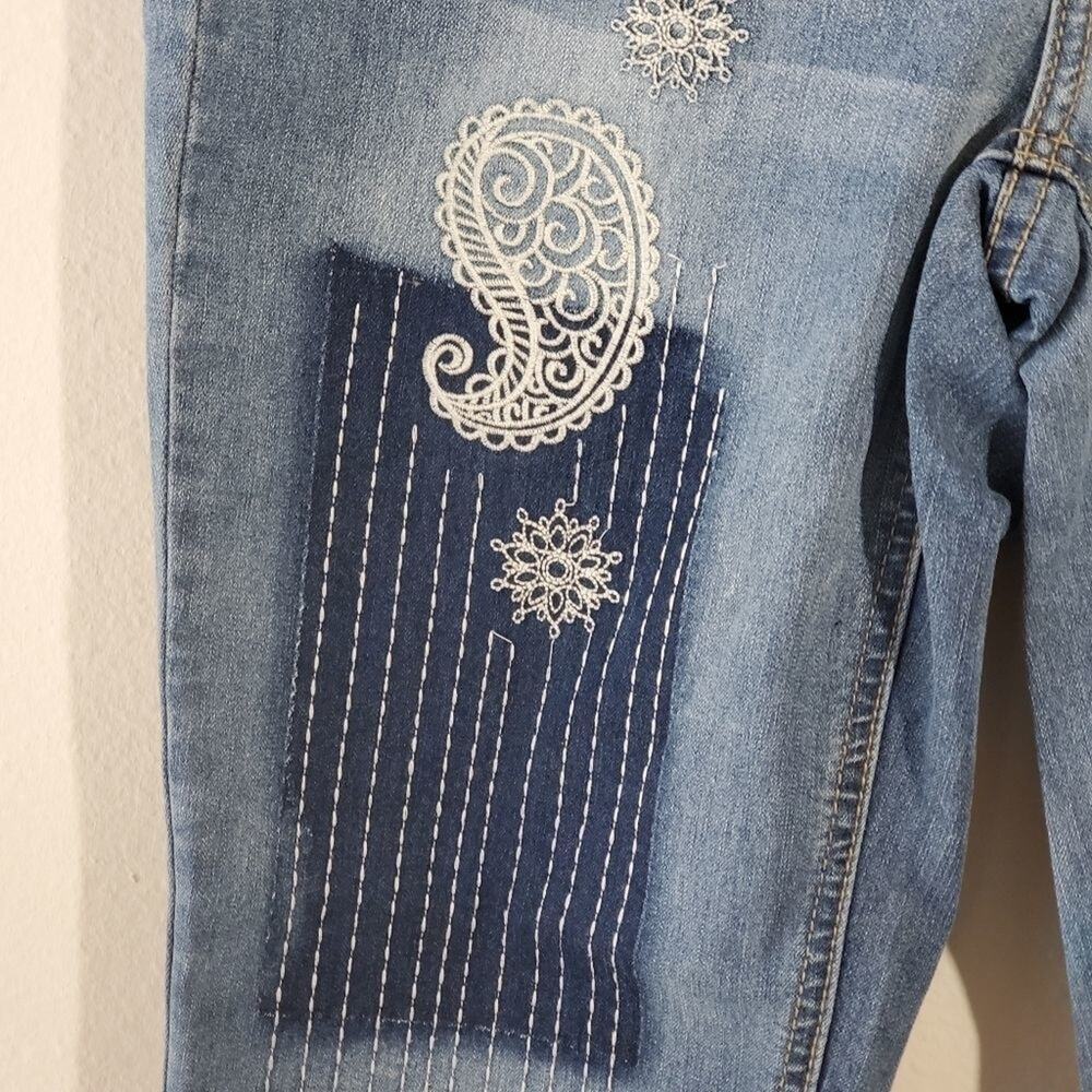 EMBROIDERED FLORAL boyfriend jeans size 4 - Picture 3 of 5